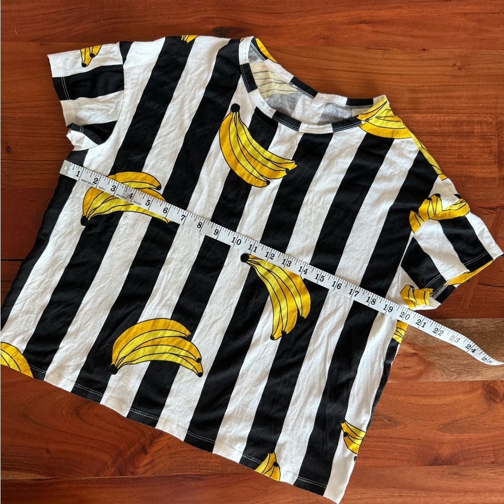 ๐ฆ Zara Black and White Boxy Short Sleeve banana striped T-Shirt - Picture 4 of 5